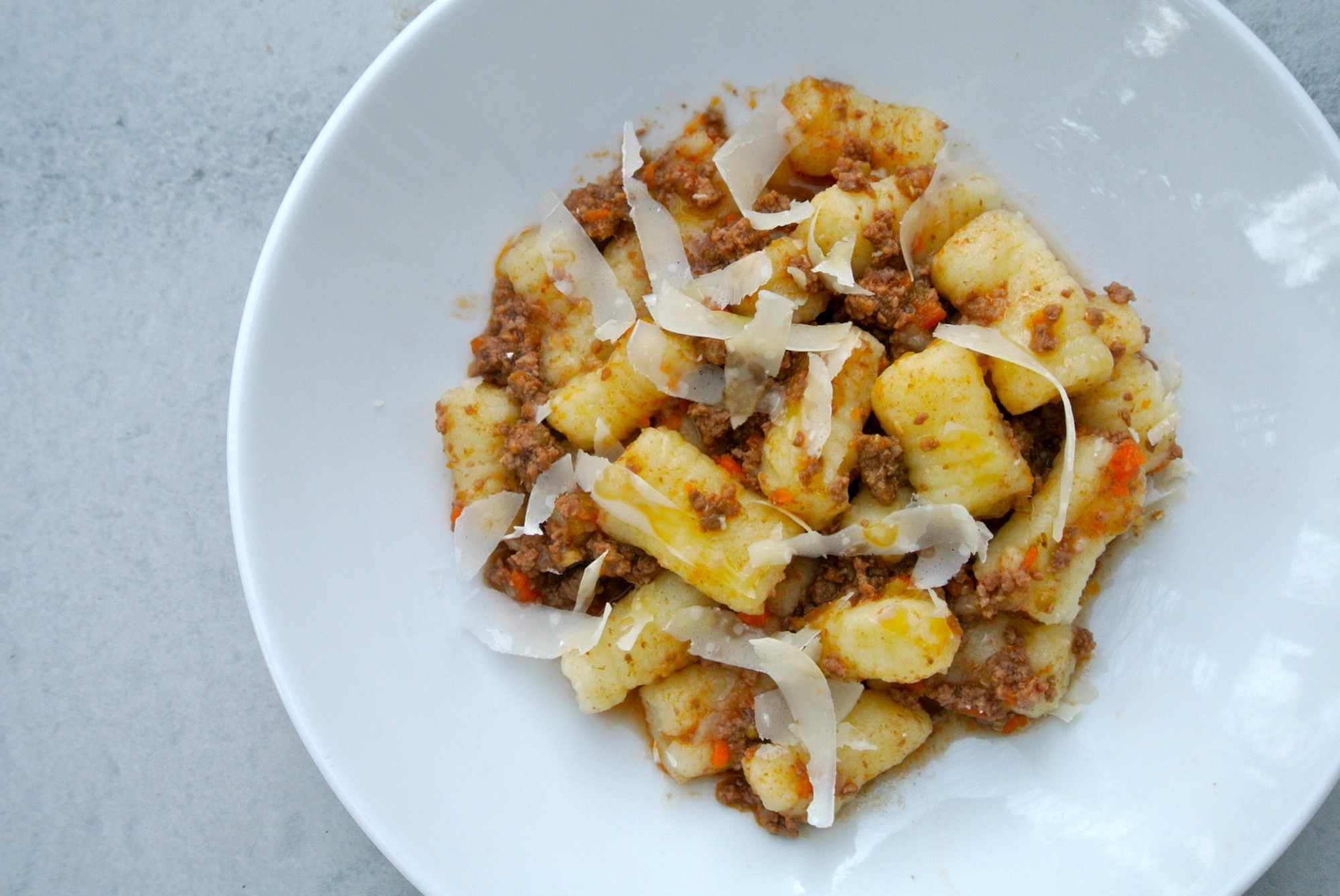 Ñoquis de papa con salsa bolognesa para el 29