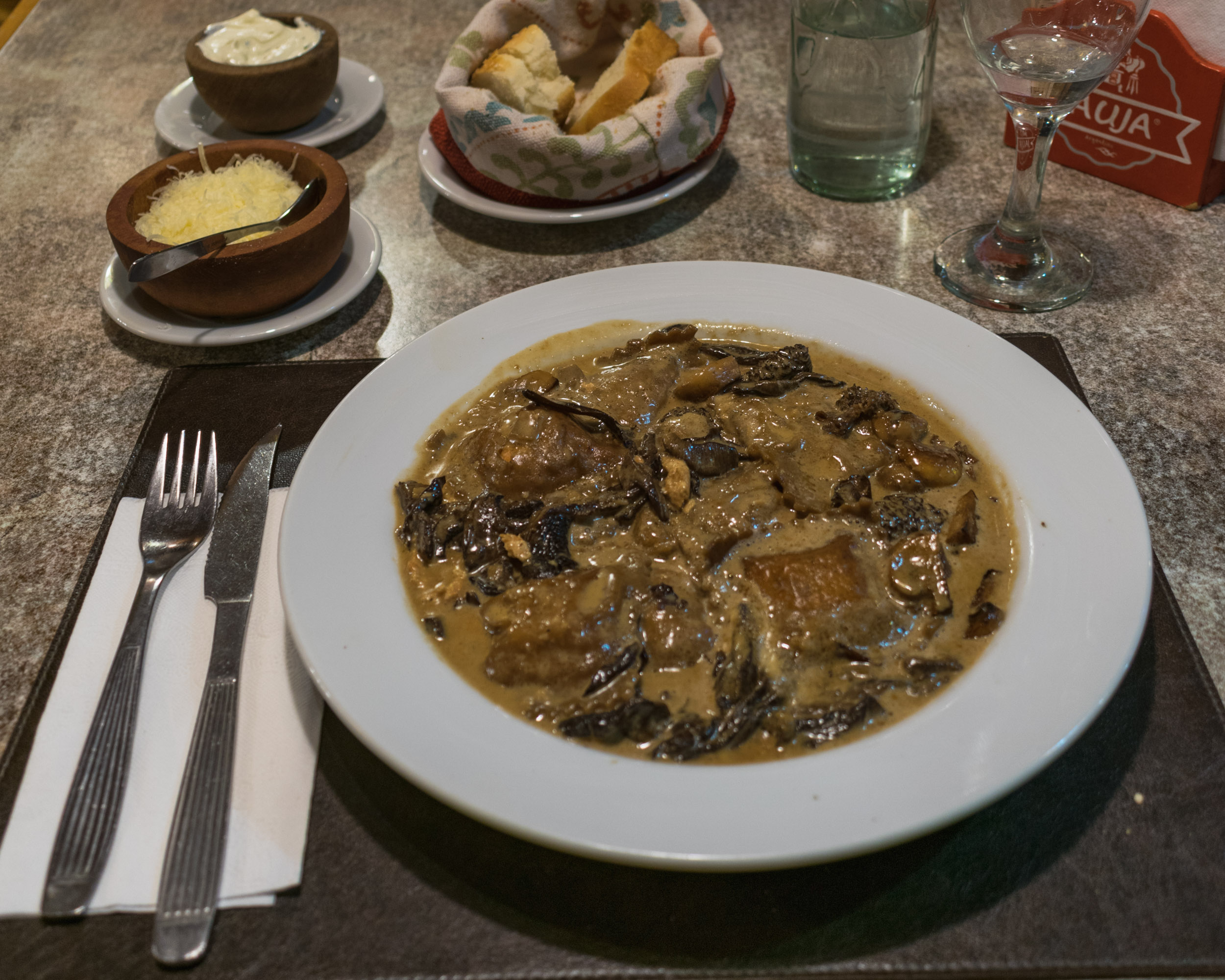 Ravioles de trucha con masa de rosa mosqueta de Jauja